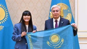 Касым-Жомарт Токаев принял первую казашку, покорившую Эверест