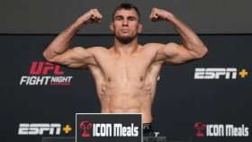 Веретенников оказался тяжелее соперника по бою на UFC 320