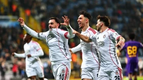 «Бүркіттер» еврокубок аймағынан үш ұпай ғана қашықтықта: «Бешікташ» - «Коньяспор» ойының тікелей трансляциясы