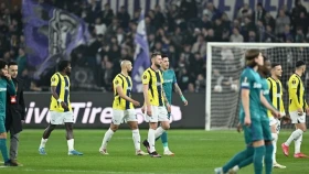 «Фенербахче» кездесуі жанкүйерлер төбелесі үшін тоқтатылды