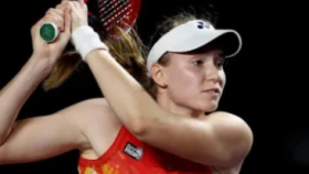 Рыбакина начала сезон с победы
