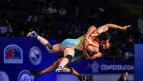 Боз кілемге еркін күрес шеберлері шығады. Қазақстан чемпионатының төртінші күнінің тікелей эфирі