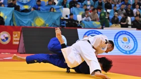 Абылайхан Жұбаназар Астанадағы Grand Slam турнирінде мерзімінен бұрын жеңіске жетті