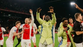 «Аякс» остановил победную серию ПСВ (видео)