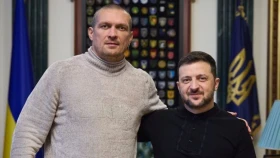 Александр Усик вернулся в Украину и встретился с президентом Зеленским