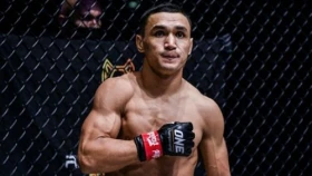 Стали известны сроки и соперник по возвращению Кайрата Ахметова в клетку