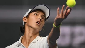 Амир Омарханов разгромил соперника и вышел в полуфинал турнира в Монастире