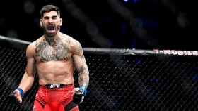 Топурия и Холлоуэй проведут титульный бой 15 сентября на турнире UFC 306