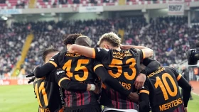 «Галатасарай» в меньшинстве обыграл «Сивасспор» (видео)