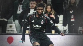 Бешикташ продолжает погоню за лидерами (видео)