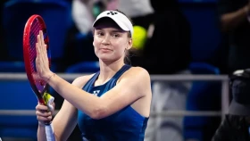 Рыбакина уступила Мбоко