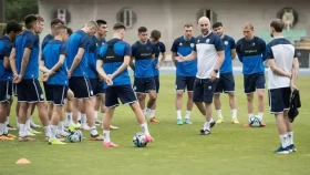 Сборная Казахстана отправилась в ОАЭ для подготовки к игре с Грецией