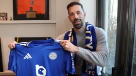 Руд ван Нистелрой возглавил «Лестер»