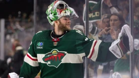 Вратарь из Швеции забил гол в матче регулярного чемпионата НХЛ (ВИДЕО)