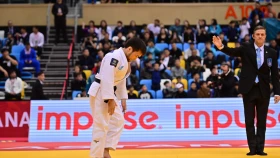 Елдос Сметов и Галия Тынбаева стартовали с победы на чемпионате мира по дзюдо в ОАЭ