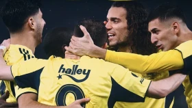 «Фенербахче» и «Трабзонспор» забили пять мячей в центральной игре тура (видео)