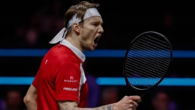 Бублик вышел в полуфинал в Роттердаме