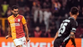 «Галатасарай» в меньшинстве вырвал ничью в стамбульском дерби (видео)