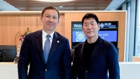 Геннадий Головкин Халықаралық гимнастика федерациясының басшысымен кездесті