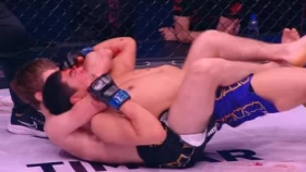 Казахстанец нанес первое поражение в карьере узбекистанскому бойцу