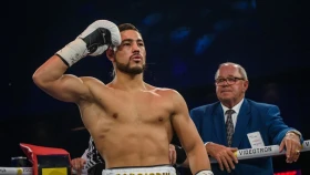 Непобежденный казахстанский боксер получил нового соперника и проведет первый бой за два года