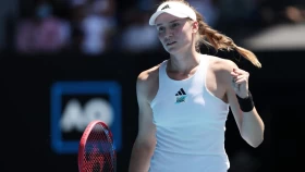 Рыбакина вышла в следующий круг турнира WTA в  ОАЭ на отказе экс-первой ракетки мира