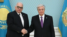 Токаев наградил орденом Президента UWW Лаловича