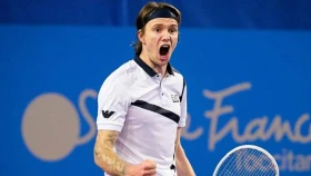 Бублик начал защиту титула с победы