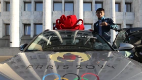 Гусман Кыргызбаев и Назым Кызайбай оценили качество олимпийской медали