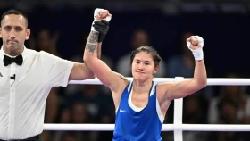 Назым Қызайбай Әлем чемпионатын нокаутпен бастады