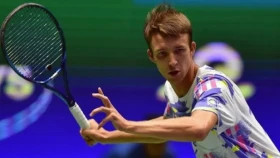 Григорий Ломакин проиграл в первом круге турнира в Индии