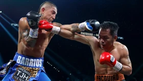Мэнни вернулся. В бою с Барриосом судьи насчитали ничью  (видео)