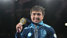 Лос-Анджелес Олимпиадасына бокстан барамын: Нұрбек Оралбай Елдос Сметовке ұру әдістерін үйретті