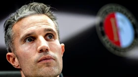 Робин ван Перси өзінің туған командасында бас бапкер ретінде дебют жасайды. «Фейеноорд» — «НЕК Неймеген» матчының тікелей эфирі