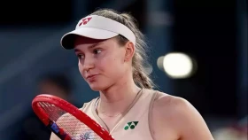 Рыбакина стартовала с победы на Уимблдоне