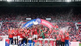 Эйндхойвенде «Аякс» сыйлығын қабыл ала ма? Эредивизи соңғы турын қайдан көруге болады?