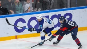 Барыс вновь уступил лидеру чемпионата