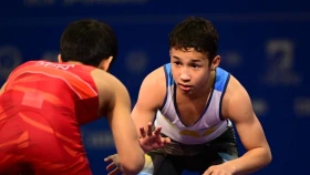 Бакдаулет Агабек завоевал золотую медаль на чемпионате мира U17 по борьбе