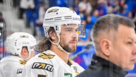 Казахстанский хоккеист получит почти 117 млн. тенге по новому контракту с «Адмиралом»