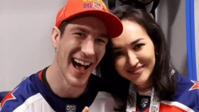 Баламыз қазақша сөйлесе дейміз: Қазақ қызына үйленген Канада хоккейшісі тіл мәселесін көтерді