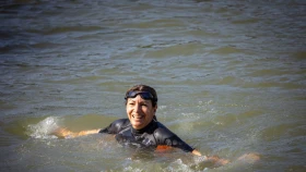 Мэр Парижа снова искупалась в реке Сена перед стартом Паралимпиады-2024