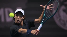 Омарханов обыграл первых сеяных и вышел в полуфинал в Тунисе