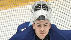 ВИДЕО: Казахстанский голкипер забросил шайбу за канадскую команду