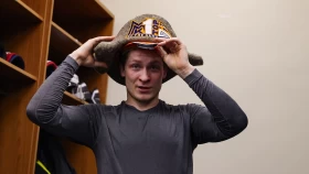 Нападающий сборной Казахстана Михайлис продлил контракт с «Металлургом»