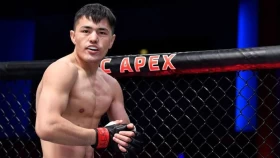 Этнический казах из Китая получил бой с индусом в UFC