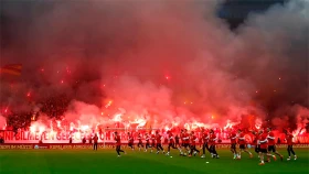 Фенербахче и Галатасарай сыграли в ничью (видео)