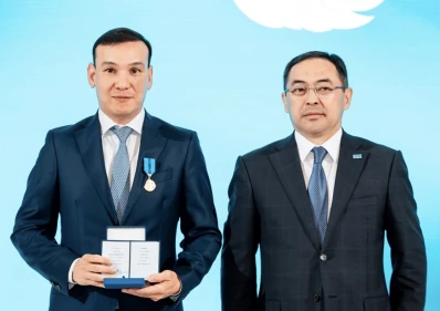 Олжас Абраев удостоин награды «Ерен еңбегі үшін»