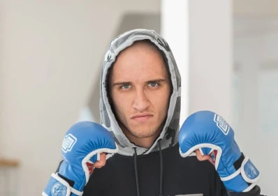 Валерий Гусаров NAIZA белдігі үшін октагонға шығады: Мақсатым — чемпион болу