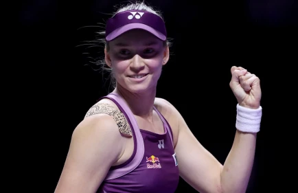 Рыбакина вышла в полуфинал АО