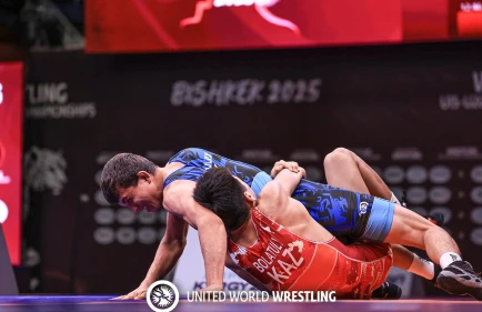 Казахстанские борцы завоевали еще три медали на чемпионате Азии U20